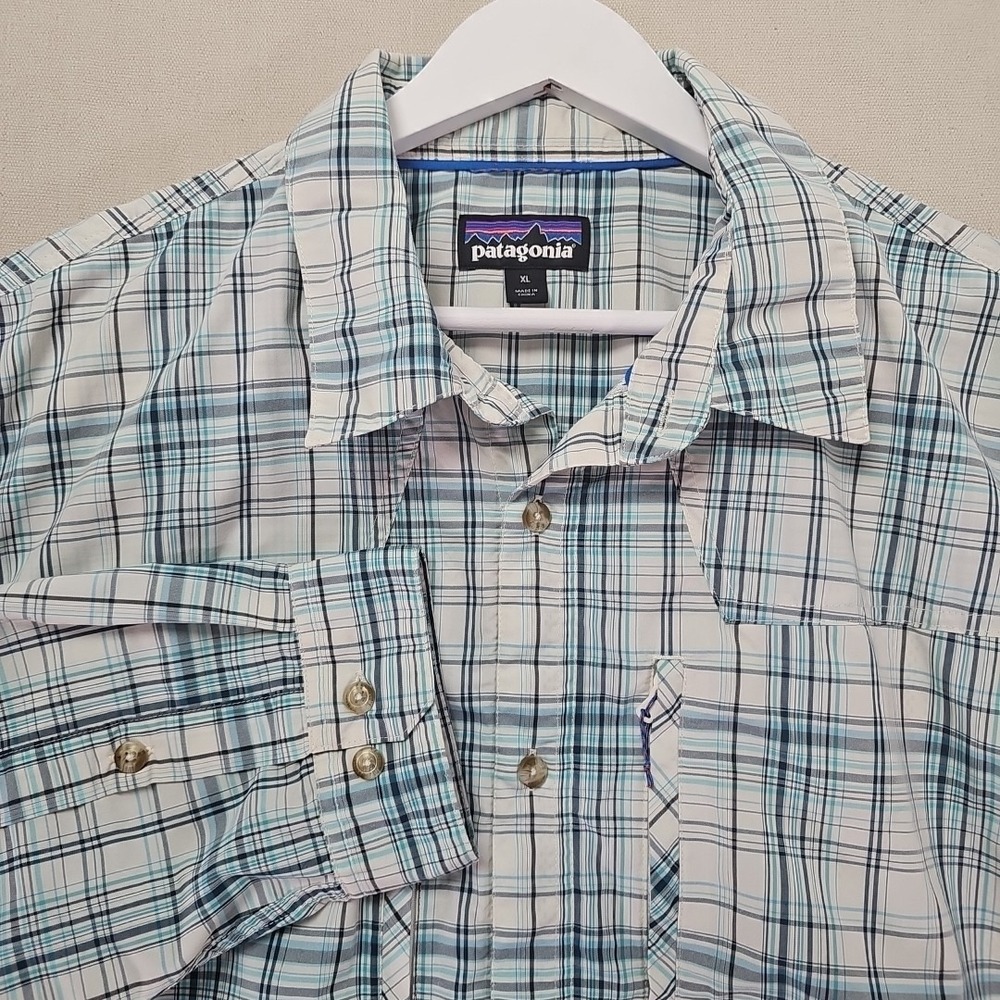 Patagonia Sun Stretch Shirt Men's XL Blue Plaid Long Sleeve Button Fishing 52197
